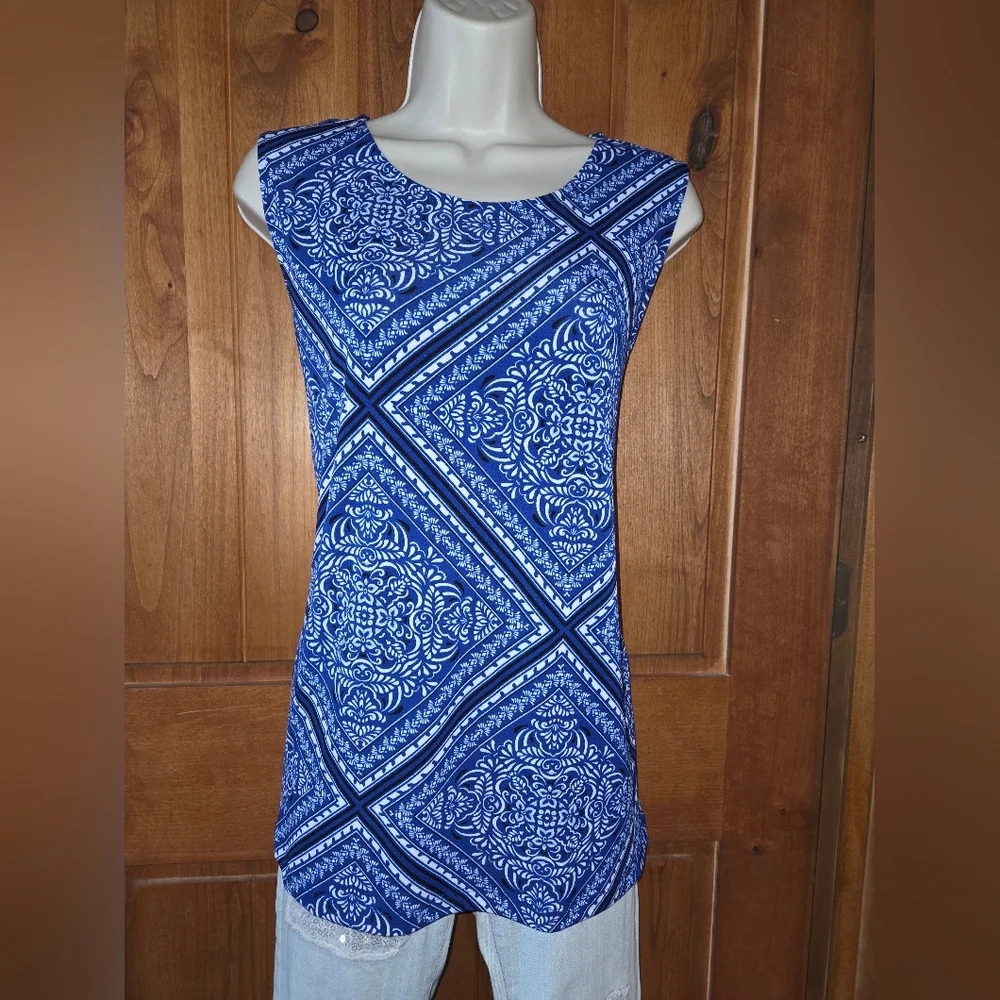 Liz Claiborne Blue‎ and White Patterned Blouse